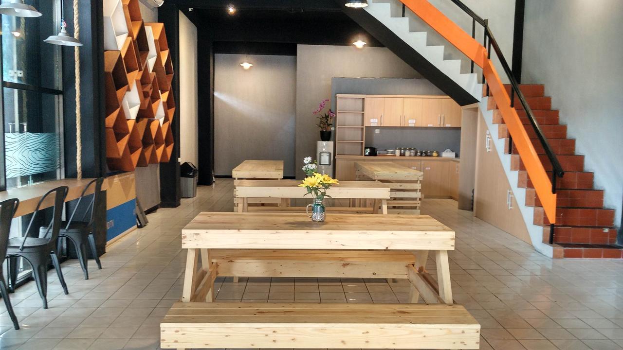Woodlot Hostel Маланг Экстерьер фото
