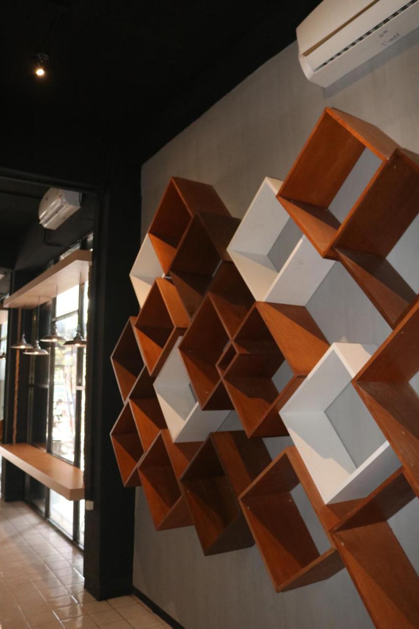 Woodlot Hostel Маланг Экстерьер фото